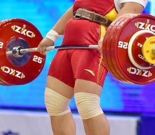La donna più forte del mondo è un uomo? Bufera sul titolo Strongwoman