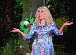 È sempre mezzogiorno, il regalo speciale per Clerici: spunta il video del passato È sempre mezzogiorno, il regalo speciale per Clerici: spunta il video del passato