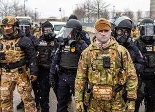 Scontri a Minneapolis, il governatore Walz: "Trump pronto a ridurre gli agenti dell'Ice"