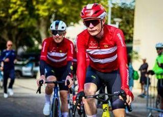 Vingegaard, brutta caduta in allenamento per... staccare un amatore