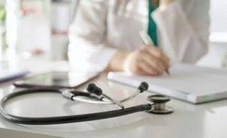 Dai medici ai content creator: ecco le professioni che guadagnano di più e i settori in crescita