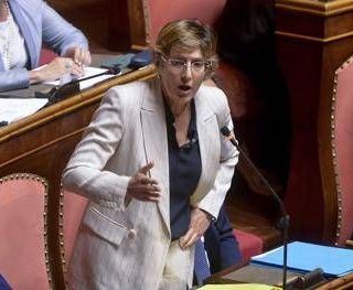 Violenza sulle donne, ecco testo base Bongiorno: non c'è consenso e arriva 'freezing', pene più alte