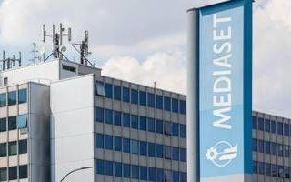 Mediaset dopo il video di Corona: "Libertà di espressione non è libertà di diffamazione e gogna mediatica"