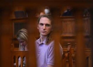 Ungheria, condannata a 8 anni di carcere l'antifascista tedesca Maja T. "complice" di Ilaria Salis