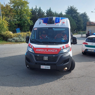 Biella, 50enne investito alla rotonda di Corso San Maurizio: è grave all'ospedale (foto di A. Bozzonetti per newsbiella.it)