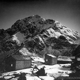 Luigi Borsetti, Il Rifugio F. Rosazza ed il Mucrone (col chiaro di luna), 1910 ca., stampa ai sali d’argento