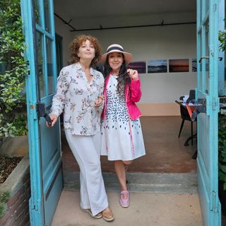 Carlotta Cernigliaro  curatrice e proprietaria della dimora storica e Angela Lobefaro. Foto scattata da Massimiliano Greco