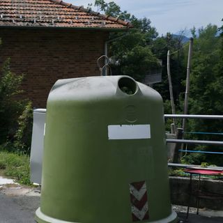 Casapinta, vetro non ritirato: l’avviso del Comune e le rassicurazioni di Cosrab