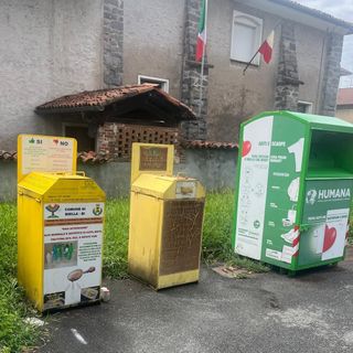 Biella Chiavazza, cambiamento per i cassonetti di abiti e olio esausto, foto pag fb &quot;sei di Chiavazza se&quot;