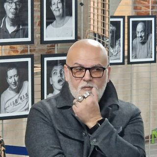 “Ritratti allo specchio”: la mostra che ci invita a guardare oltre le apparenze