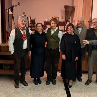 Veglio in un documentario alla ricerca dei frammenti della sua storia, serata da tutto esaurito