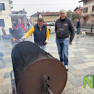Profumo d’autunno a Benna: caldarroste e vin brulé con i Volontari dello Sport Folclore FOTO e VIDEO Davide Finatti per newsbiella.it