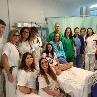 Una canzone all’uscita dalla sala operatoria: il miracolo di Serena che grazie ai medici ha sconfitto una sindrome rarissima