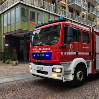 Biella, fuga di gas in via Antonio Gramsci: vigili del fuoco al lavoro