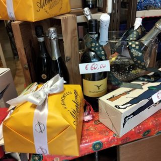 Capodanno, il conto alla rovescia è iniziato: bottiglie esclusive firmate Vaglio Giors