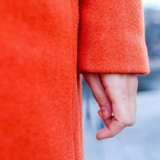 L'eccellenza dei tessuti: come riconoscere un cappotto di qualità che dura nel tempo