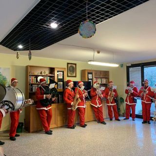 Dorzano, gli ospiti di Città del Sole celebrano le festività - Foto dalla pagina Facebook del Comune di Dorzano