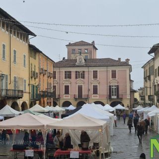 Al Mercatino degli Archi regali, artigianato e solidarietà a Biella FOTO Nicola Rasolo per newsbiella.it Al Mercatino degli Archi regali, artigianato e solidarietà a Biella FOTO Nicola Rasolo per newsbiella.it