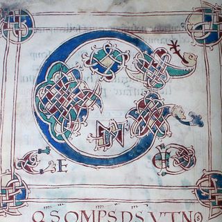 Pagina con incipit “C”, Sacramentarium Episcopi Warmundi (Sacramentario del Vescovo Warmondo di Ivrea): fine secolo X, Ivrea, Biblioteca Capitolare, Ms 31 LXXXVI). Priuli Verlucca,1990, copia posseduta a Biella dal Comm. Mario Coda.