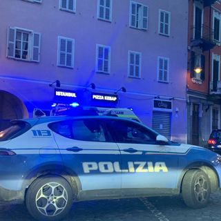 Biella: Polizia e 118 intervengono per uomo molesto in città
