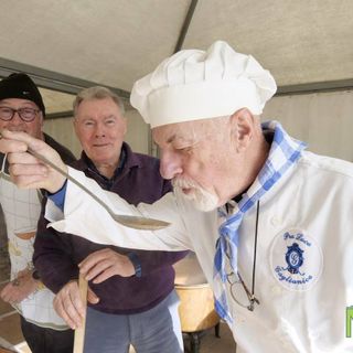 Gaglianico, via con la distribuzione della fagiolata! FOTO Davide Finatti per newsbiella.it