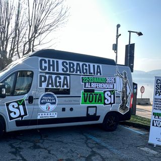 Giustizia, Fratelli d’Italia in piazza: il “Camper del SÌ” fa tappa nei comuni biellesi