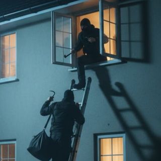 Ladri a Brusnengo, provano a forzare una finestra ma scappano a mani vuote (foto di repertorio)