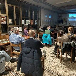 Un momento della partecipata seconda serata del corso di apicoltura.