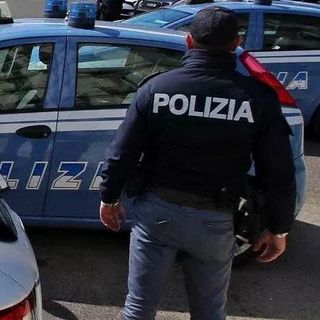 Dal Nord Ovest - Minaccia di buttarsi dal ponte, giovane salvato dai poliziotti (foto di repertorio)