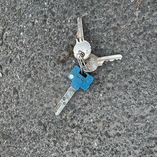 Biella, trovate chiavi per terra: a chi appartengono?