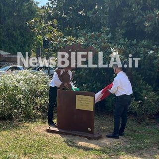 Biella rende omaggio ai Bersaglieri, inaugurato il monumento in piazza La Marmora FOTO e VIDEO di Massimo Giacobbe per newsbiella.it Biella rende omaggio ai Bersaglieri, inaugurato il monumento in piazza La Marmora FOTO e VIDEO di Massimo Giacobbe per newsbiella.it