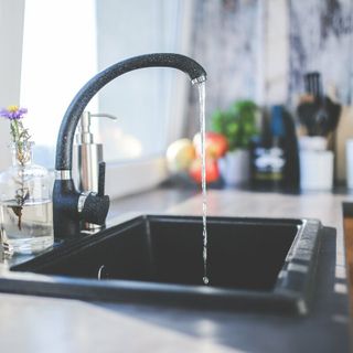 Acqua, a Tollegno l’ordinanza del sindaco: “Uso di quella potabile solo per le necessità essenziali” (foto di repertorio)