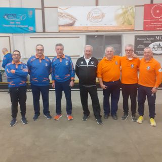 In maglia blu la terna Valle Elvo vincitrice a Buronzo - Foto Federbocce