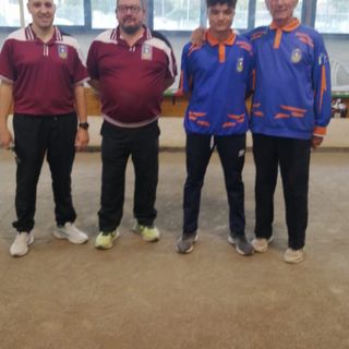 A destra in maglia azzurra Bevilacqua ed Algarotti di Valle Elvo - Foto Federbocce