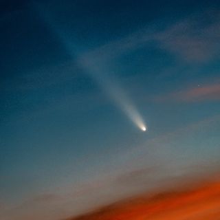 La cometa del secolo : eccola in tutto il suo splendore.