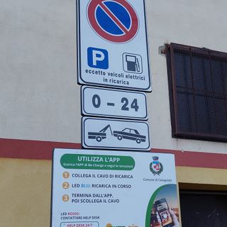 A Casapinta installata  la colonnina per le auto elettriche - Foto Comune Casapinta