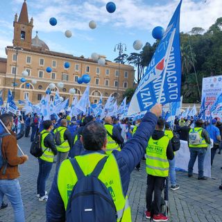 Da Biella a Roma per dire basta con le aggressioni alle Forze dell'ordine FOTO