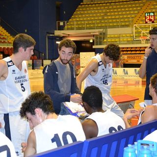 Basket - Dura solo 30 minuti il sogno della Cestistica FOTOGALLERY