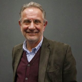 "Inoltrato più volte" e intelligenza artificiale: gli auguri delle feste.