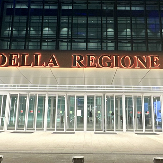 Il Piemonte festeggia la vittoria di Sinner: il Palazzo della Regione si illumina. Il Piemonte festeggia la vittoria di Sinner: il Palazzo della Regione si illumina.