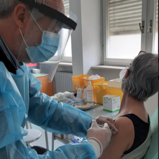 Il dottor Baiguera al lavoro