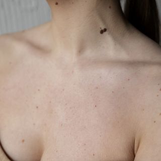 Il dialogo con la bellezza di Beauty Med: rivitalizzare la pelle del collo e del décolleté e contrastare gli effetti dell’esposizione al sole