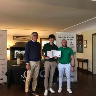 Lorenzo Lazzarin (al centro)  1° Lordo di Prima Categoria - Foto Golf Club Le Betulle