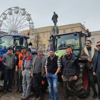 Biella, i trattori tornano in campo: la protesta in Piazza Martiri.