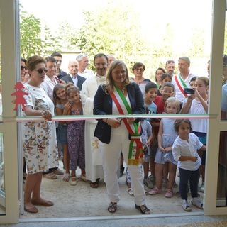 Un momento dell'inaugurazione della scuola dell'infanzia statale