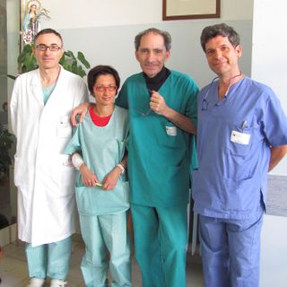 Il dottor Mauro Silvani insieme al suo staff