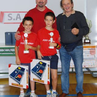 Jacopo Sulis e Simone Cagna, con l'allenatore Adrian Panaite e il presidente Cesare Erba