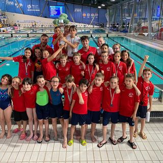 nuoto rane rosse