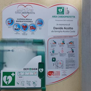 Torrazzo,  un defibrillatore in memoria dell'ex Sindaco Davide Acotto - Foto Comune Torrazzo