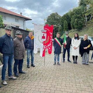 Zumaglia, una corona d’allora ai caduti per il 4 novembre - Foto Comune di Zumaglia Zumaglia, una corona d’allora ai caduti per il 4 novembre - Foto Comune di Zumaglia